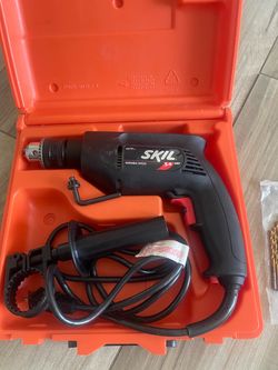 Skil corded Drill 1/2 inch with keyed chuck and variety of drill bits