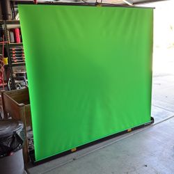Retractable Green Screen