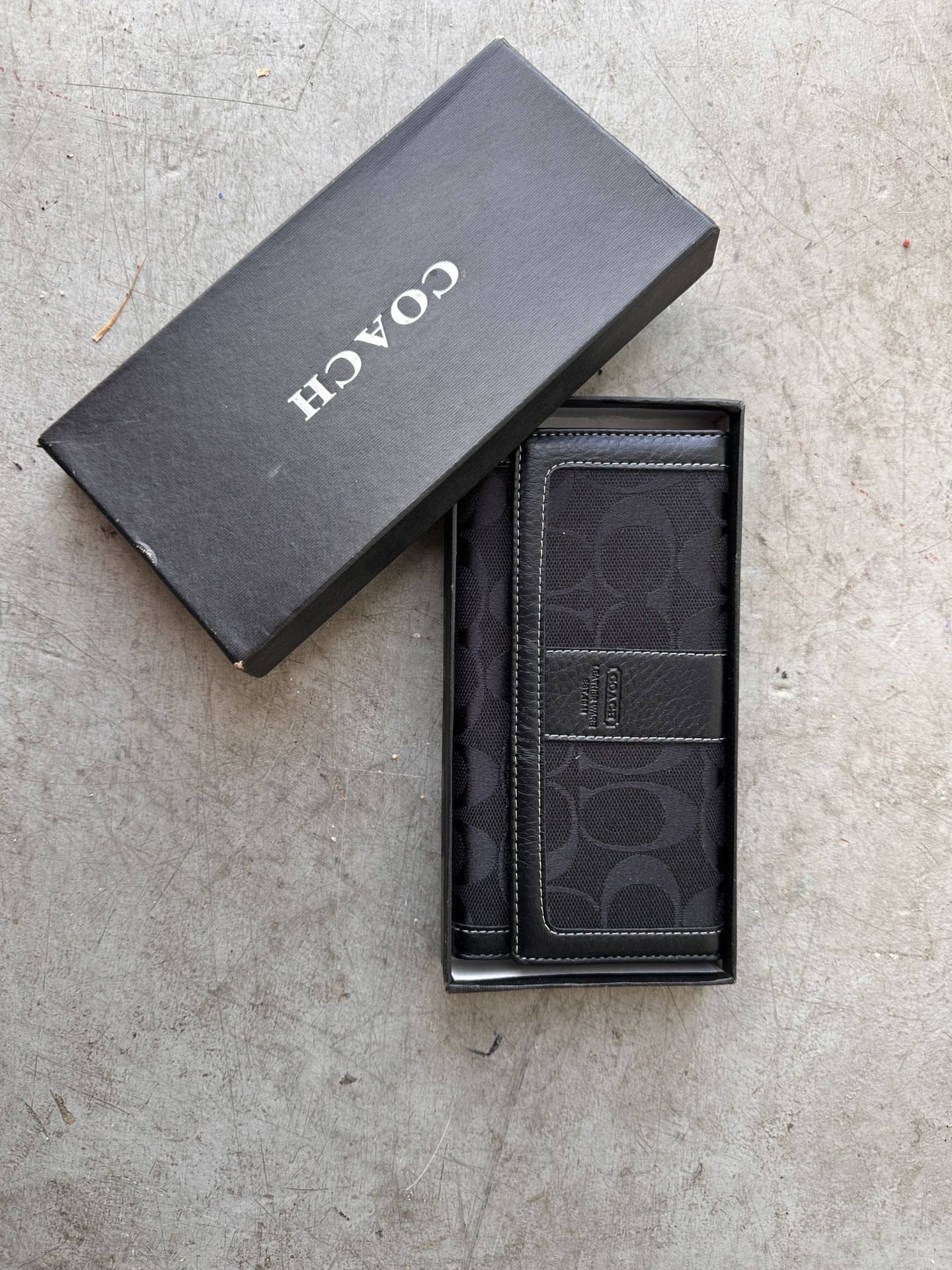 Coach Women’s Trifold Black Leather Wallet