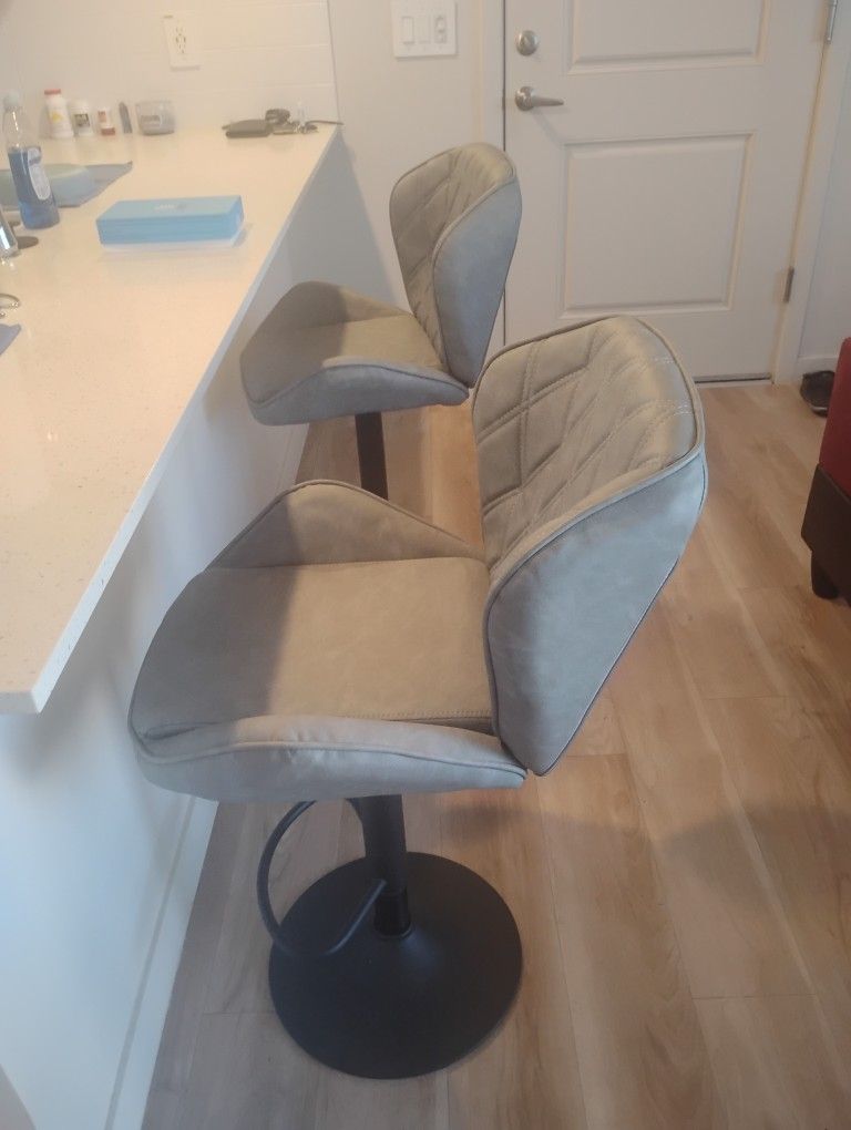 2 Bar Stools