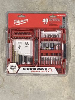 Milwaukee drill And Drive set