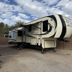 2016 Jayco North Point 38’ Fifth Wheel RV