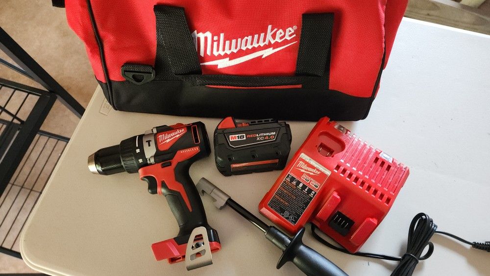 Brand new Milwaukee hammer drill m12 batter 4amp charger with m12 slot, bag