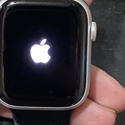 Apple Watch Series 8  Screen Size 45mm”