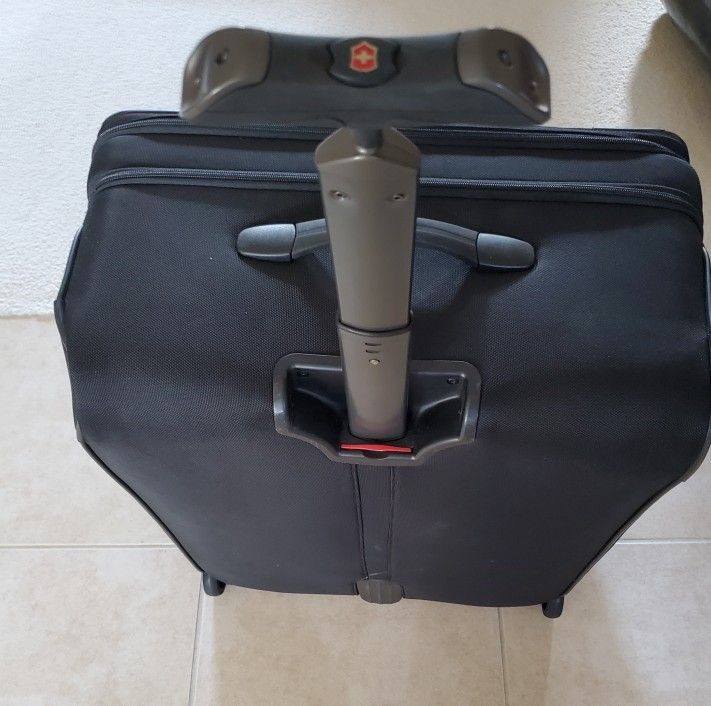 Victorinox Werks 27 Upright Suitcase