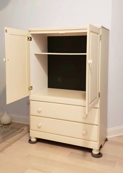 Armoire/dresser