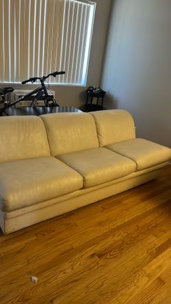 3 SEATER WHITE COUCH $45