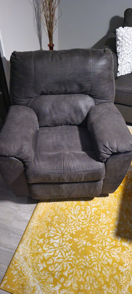 Free ------- Recliner Glider--- Pick Up Must Be Scheduled