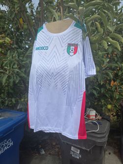Men's Mexico soccer shirt size large. New with no tags.