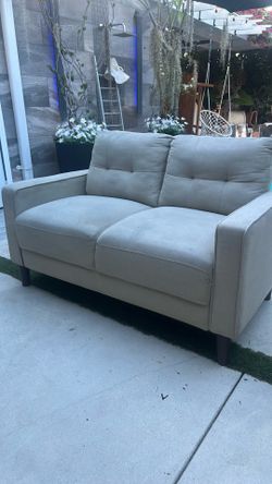 Free /gratis A small couch / sofa pequeño