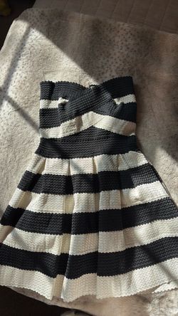 Strapless black and white dress flowy short