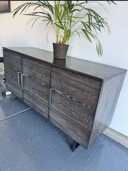 Entertainment center