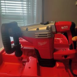 Milwaukee SDS MAX Demolition Hammer 