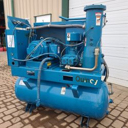 QST25 quncy Ait Screw Compressor Clean 25hp