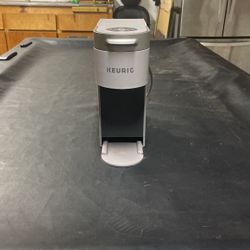 Keurig No Bottom Piece Or Lid For Water Holder