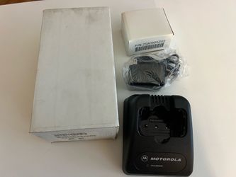 MOTOROLA 120V 10HR DESK CHARGER WITH INSERT PMTN4021C