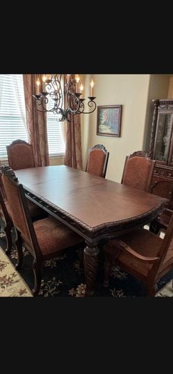 Dinning Table W/Hutch 