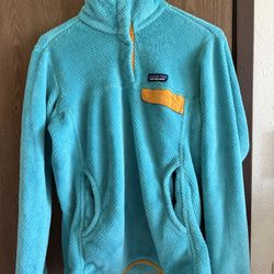 Size Meduim Patagonia “Women's Re-Tool Snap-T Pullover”