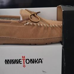 Minnetonka Shoes Size 13