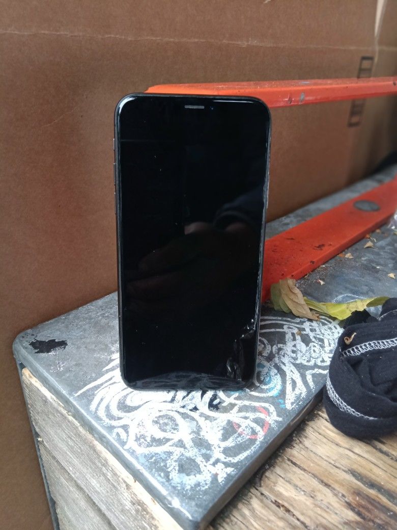 IPHONE XR (MUST GO TODAY)