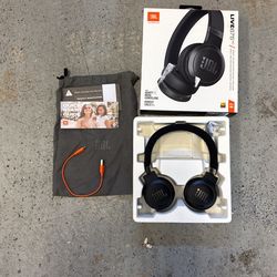JBL Live 675NC Wireless Headphones Bluetooth On Ear
