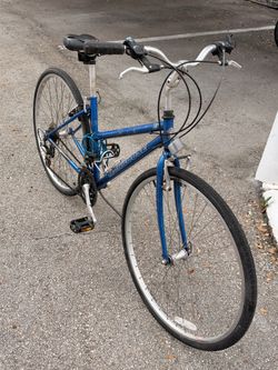 Mongoose Crossway Hybrid Bike - 17" Frame (As-Is)