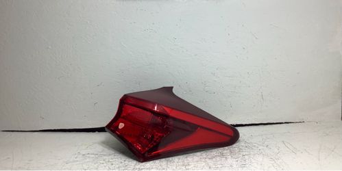 2016-2019 Toyota Corolla IM right tail light (3J)