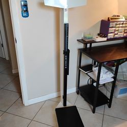 Detecto Physicians scale up to 350 lbs