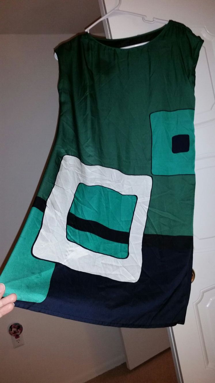 women's green, white and bleu sleeveless top