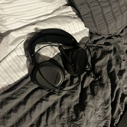 Steel series Headphones w/ Mic