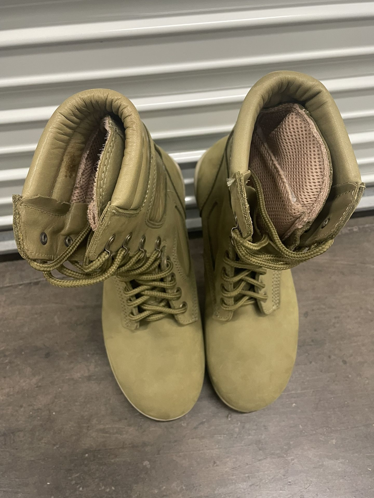 Brand New Redback khaki (combat/tactical/hunting) boots - Never Worn