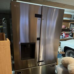 LG Refrigerator model LRFXC2606S