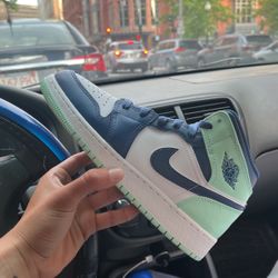 Jordan 1 Mid “Blue Mint”