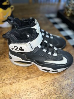 NIKE BASKETBALL SHOES