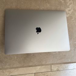 2017/18 MacBook Pro 15 Touchbar 2.9 i7 16GB 512GB 