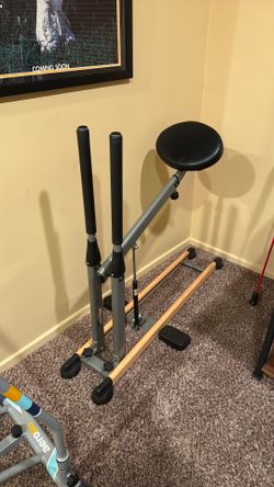 Squatting machine