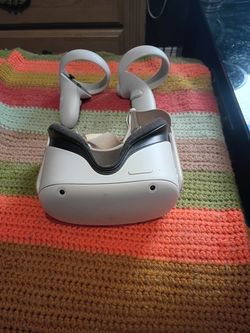 White Meta quest 2 VR Headset