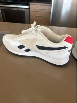 Reebox white navy sneakers size 9