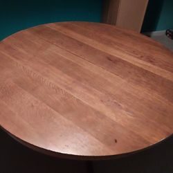 Oak Round Table