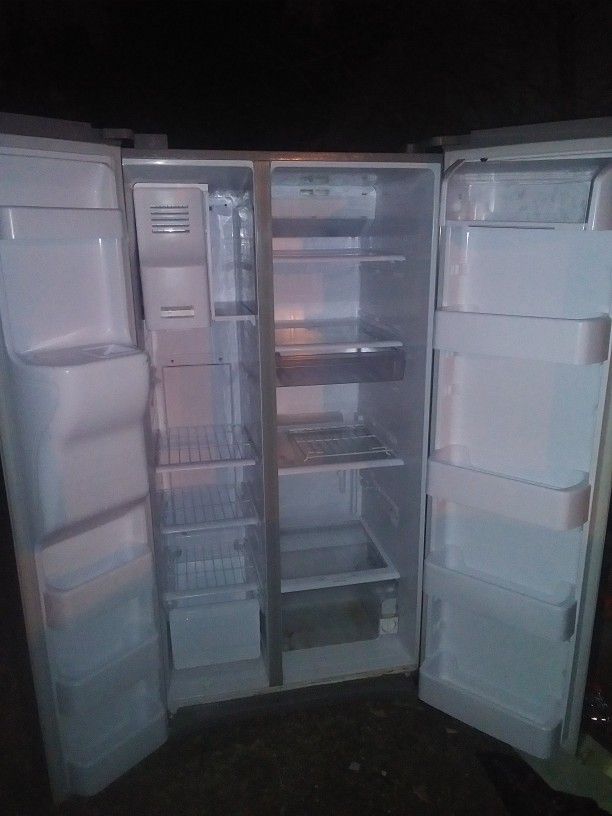 Stainless steel side by side fridge 