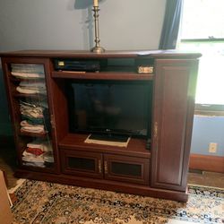 Entertainment center