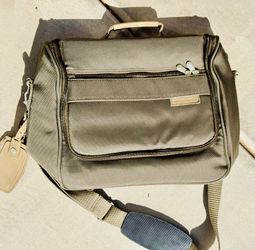 Briggs & Riley Hanging Tote/Carryon Bag Olive Color