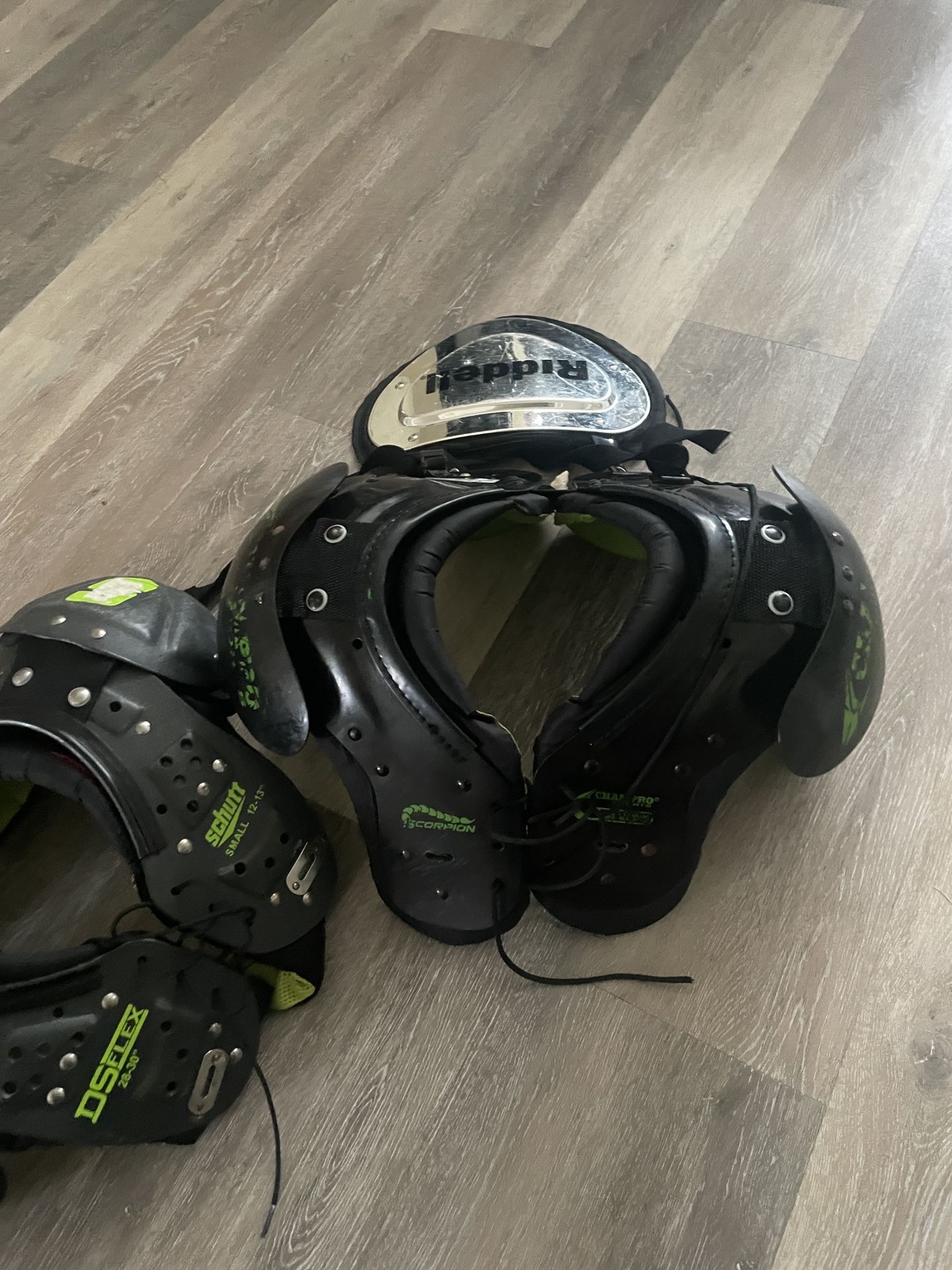 Champro Scorpion shoulder pads & Schutt DS FLEX shoulder pads