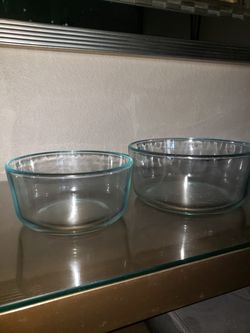 2 VINTAGE Clear PYREX BOWLS **MAKE an OFFER**