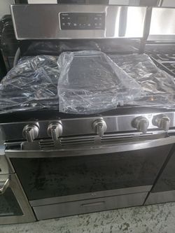 GE 30in. Wide 4.8 cu.ft. freestanding gas range with the middle Griddle in Stainless steel with a regularsize oven and a smaller lower oven.