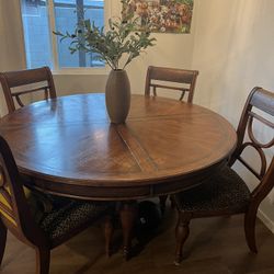 Round Wood Dinning Table 
