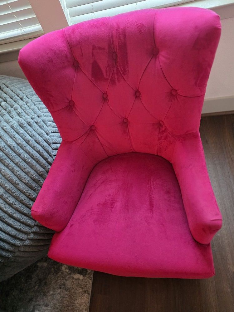Luxury Tufted Accent Chair Pretty Pink  Decor  Clean Like New