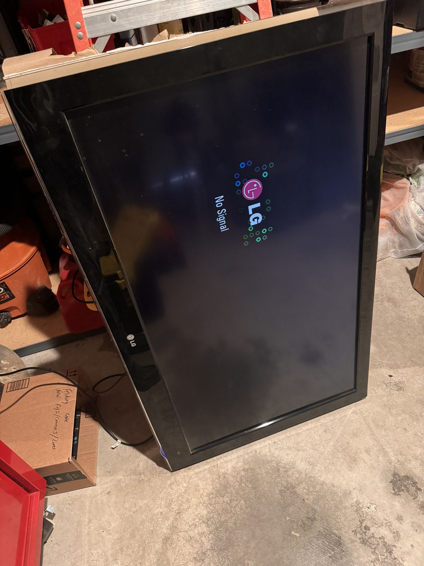 46” LG TV