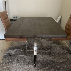 Dining/kitchen Table 