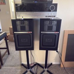 Harman Kardon AVR335 receiver, an AIWA DX770 CD player, and two SXF12 AiWA speakers
